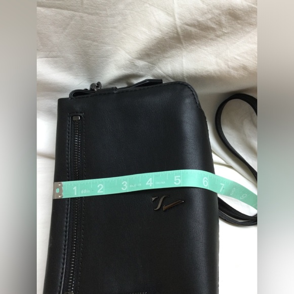 Simply Vera Vera Wang Crossbody Purse. Black - Picture 15 of 16